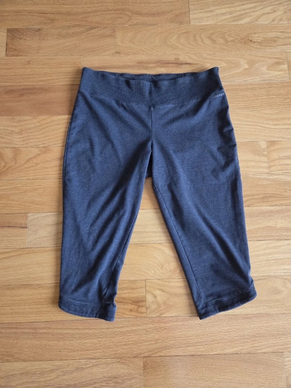 Jockey Women's Medium Gray Capri Leggings Yoga Athletic Crop Soft